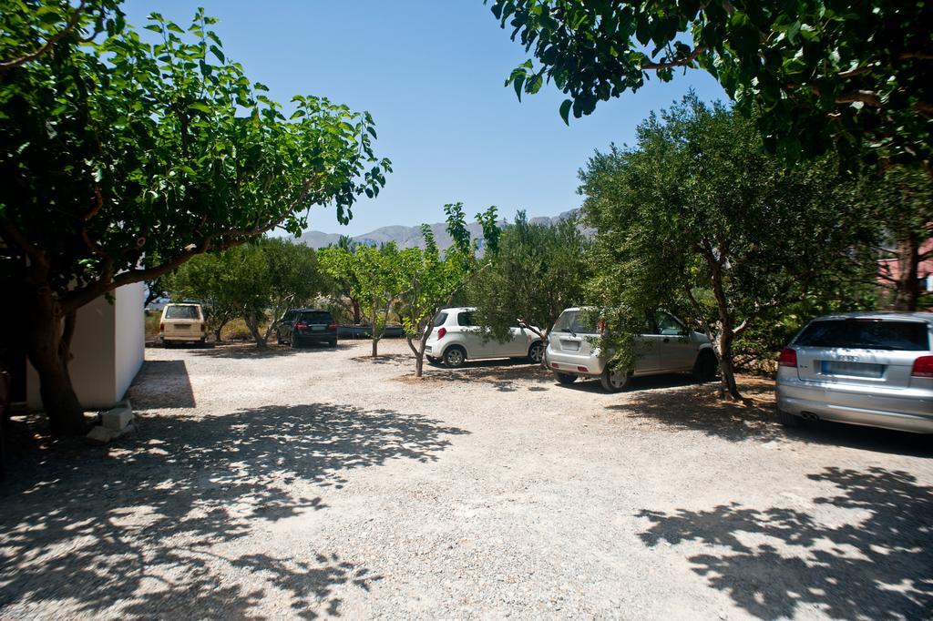 Dolphin Apartments Frangokastello Exterior foto
