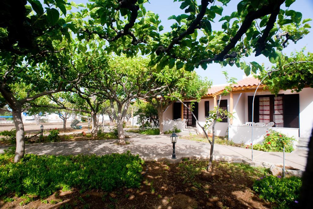 Dolphin Apartments Frangokastello Exterior foto