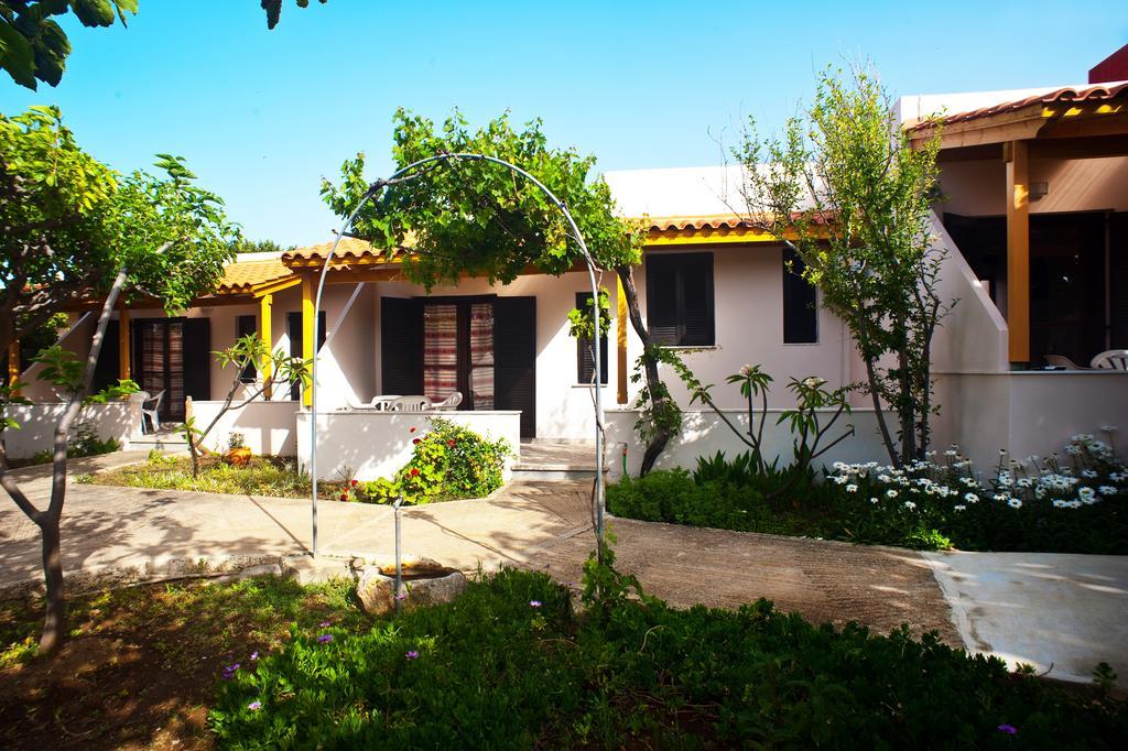 Dolphin Apartments Frangokastello Exterior foto